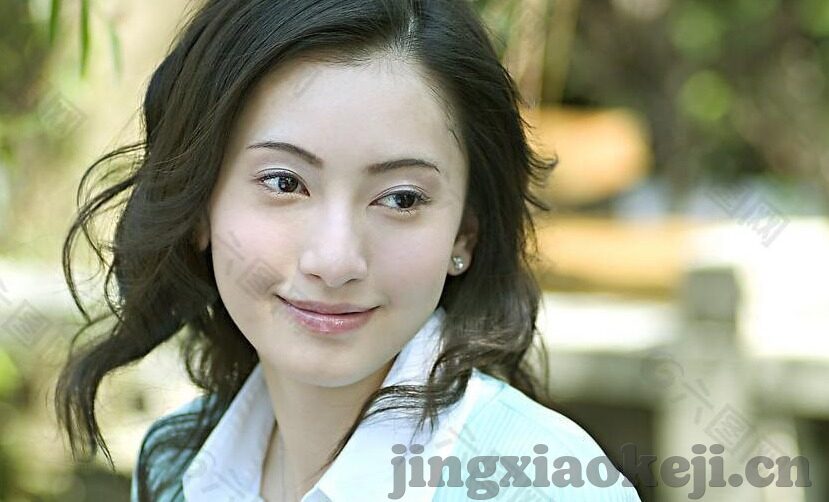 赤裸人妻撅起肥白大屁股-赤裸人妻的秘密，肥白大屁股的诱惑与家庭伦理的微妙平衡